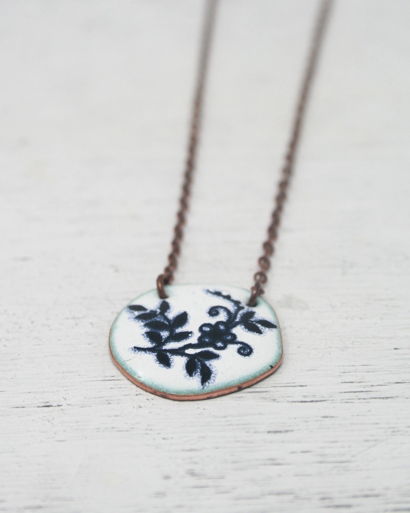 Silhouette Vintage Revival Necklace